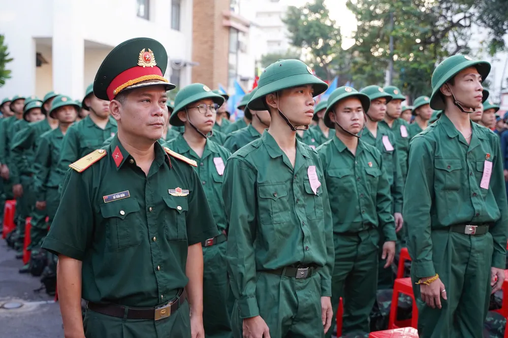Chiến sĩ quận 3 TP.HCM nhập ngũ 2024. Ảnh: VĂN THUẬN Trường hợp nào con tôi được tạm hoãn nghĩa vụ quân sự?