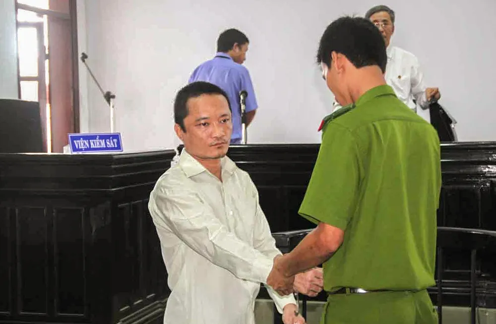 Trước vụ cầm kiếm dọa chém nữ công nhân, Bình 'con' từng có 3 tiền án