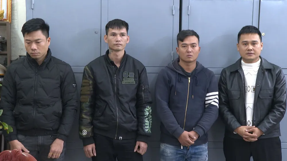 Rút súng đe dọa để cướp, cưỡng đoạt tài sản trên chiếu bạc