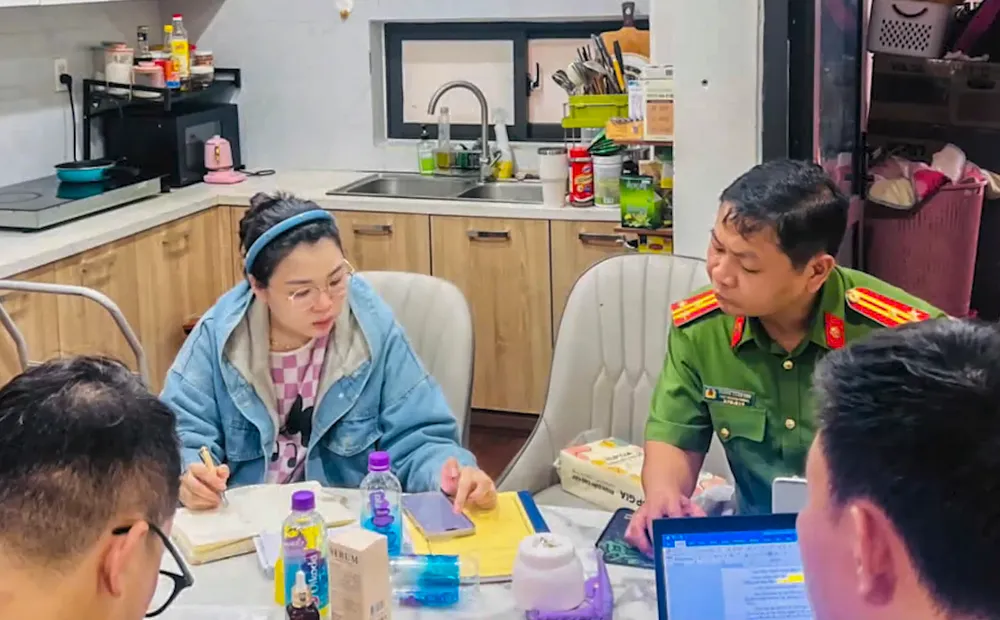 Công an kiểm tra xưởng sản xuất mỹ phẩm 'khủng' trong chung cư ở Nha Trang