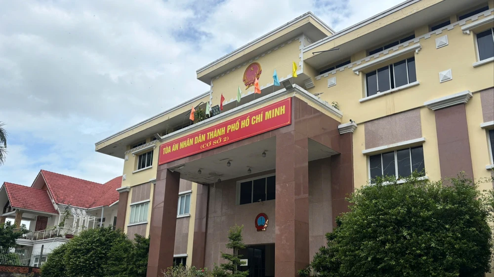 Tạm ngừng phiên tòa vụ 'hot boy' Tống Đông Khuê bị bạn gái cũ kiện đòi gần 44 tỉ đồng