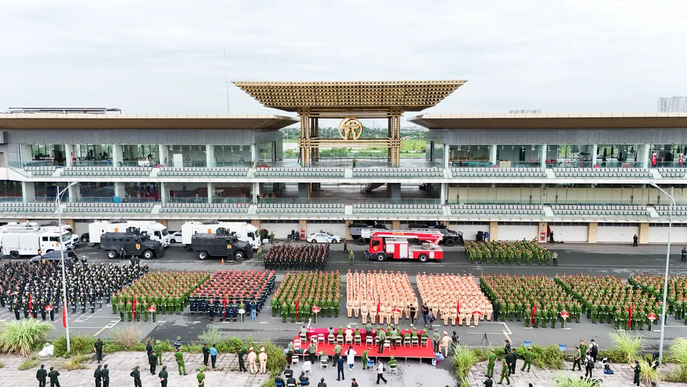 Ngày 1-8, tại sân vận động Mỹ Đình, Hà Nội, Công an Hà Nội tổ chức tổng hợp luyện, sẵn sàng bảo an ninh﻿ trật tự cho các hoạt động kỷ niệm 80 năm ngày Cách mạng tháng Tám thành công, Quốc khánh 2-9 và Ngày hội Vì thủ đô bình yên.