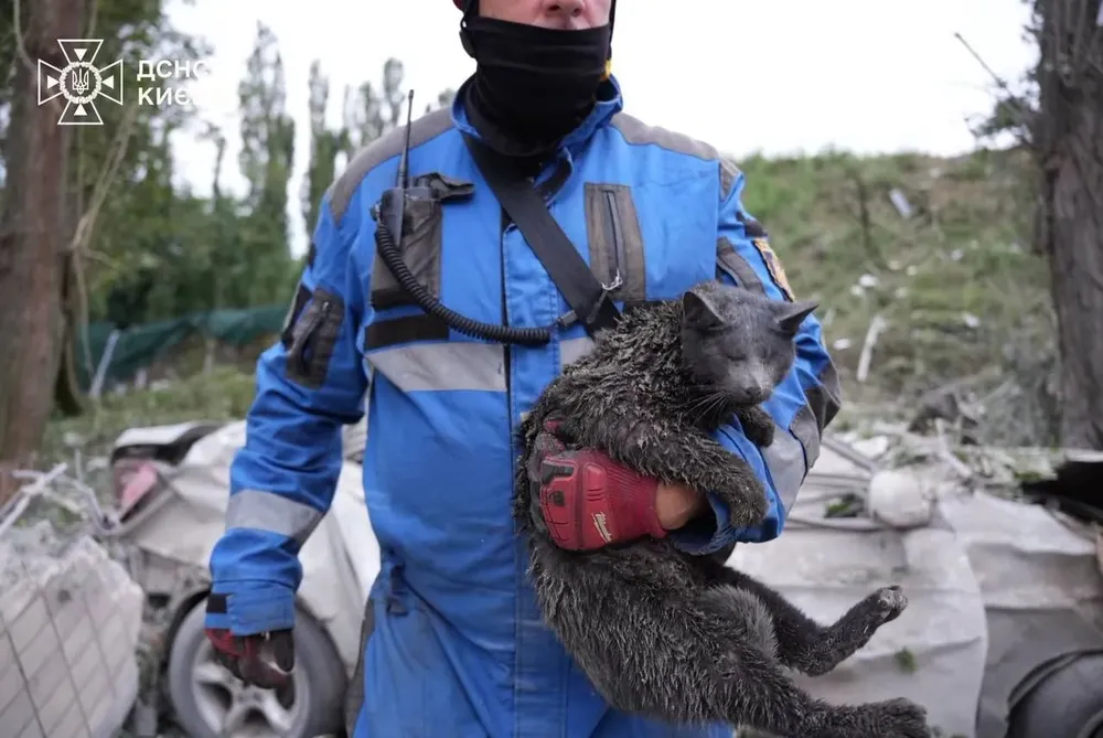 Hiện trường vụ Kiev bị nã hàng trăm UAV, tên lửa từ đêm 30-7 đến rạng sáng 31-7. Ảnh: BỘ NỘI VỤ UKRAINE