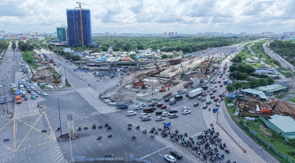 Sở Xây dựng TP.HCM phản hồi về hệ thống biển báo, vạch kẻ đường