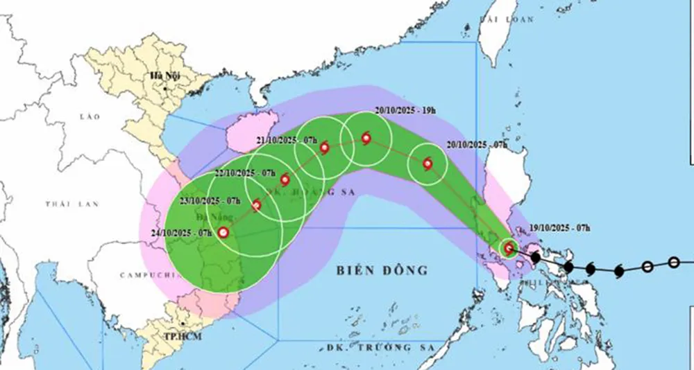 Bão Fengshen đang tiến gần Biển Đông và sẽ ngoặt hướng di chuyển