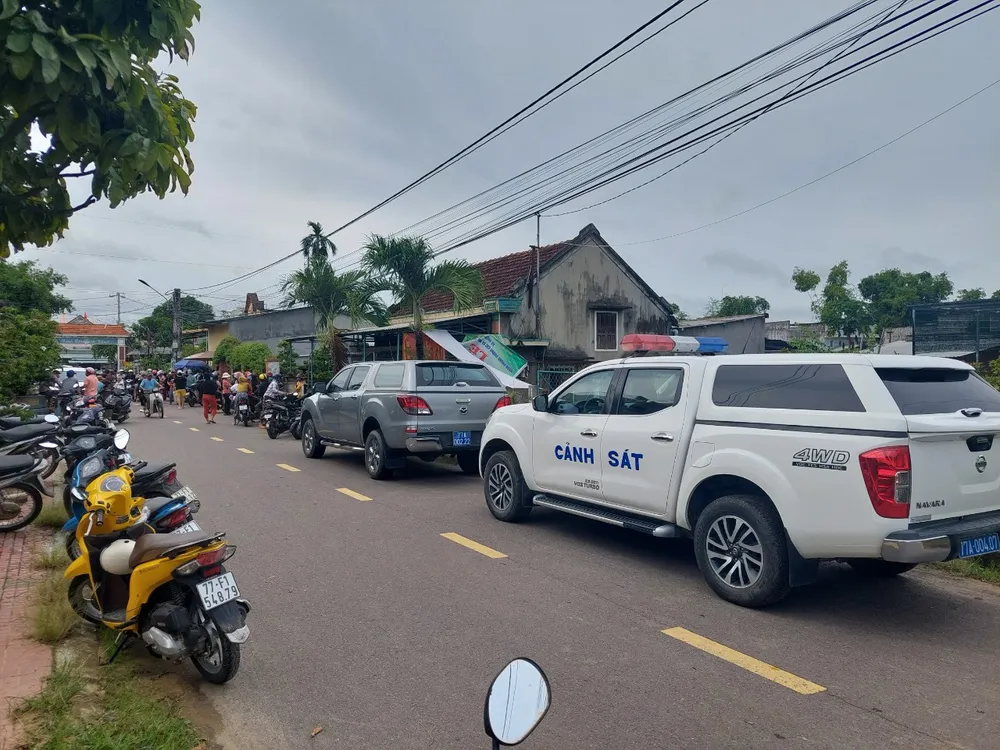 Bình Định: Điều tra vụ người tâm thần chém cha và anh ruột tử vong