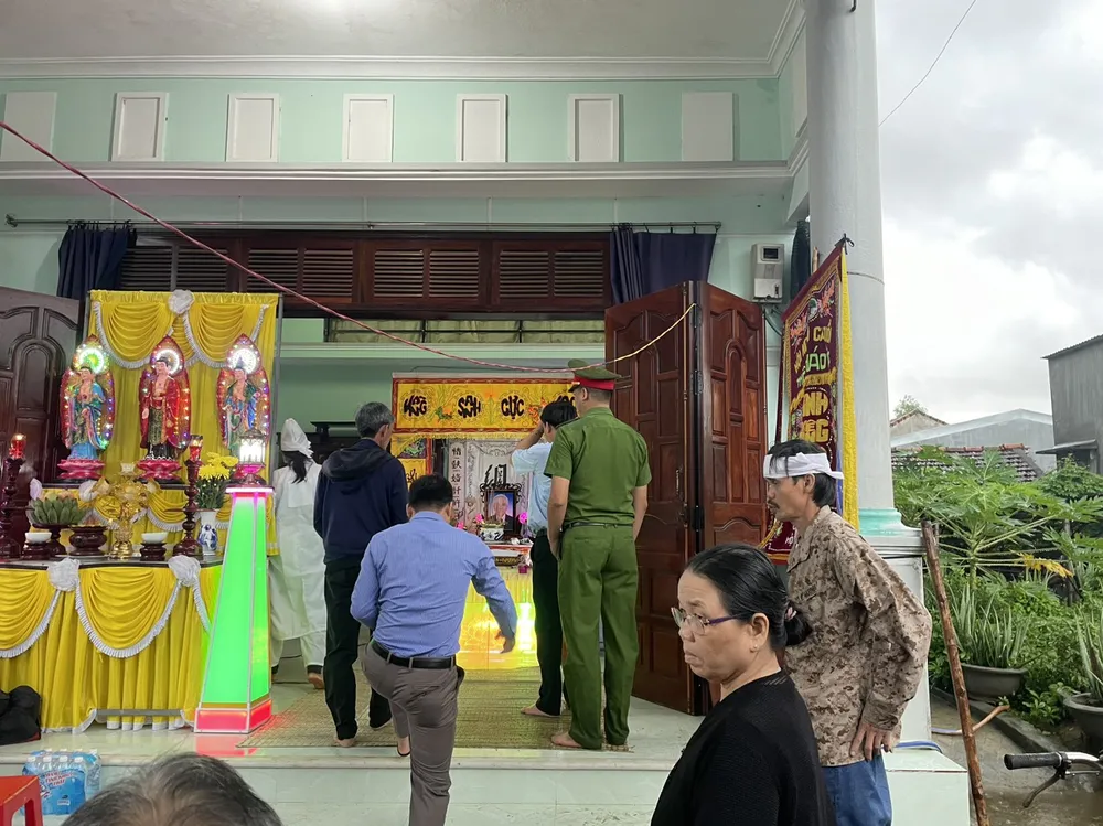 Khởi tố vụ án thanh niên chém chết cha và anh ruột