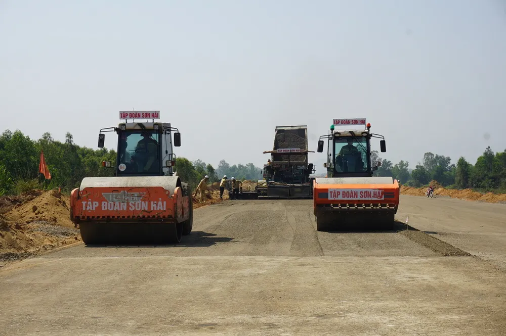 Bộ trưởng Bộ GTVT: Phấn đấu hoàn thành cao tốc Bắc-Nam qua tỉnh Bình Định, Phú Yên trong quý 3 năm 2025