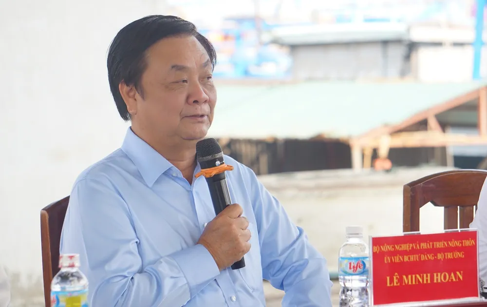 "Cái xấu không đáng sợ bằng sự im lặng của người tốt", bộ trưởng yêu cầu ngư dân cùng lên tiếng. Ảnh: THU DỊU 01.jpg