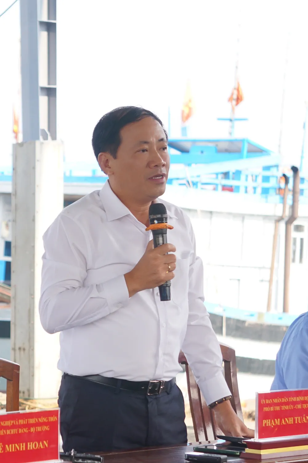 Chủ tịch UBND tỉnh Bình Định nêu quyết tâm tái cơ cấu ngành thủy sản, chuyển đổi nghề thích hợp cho ngư dân. z5330872498953_f84cb1af15a79b99fbbabb9fcfb12790.jpg