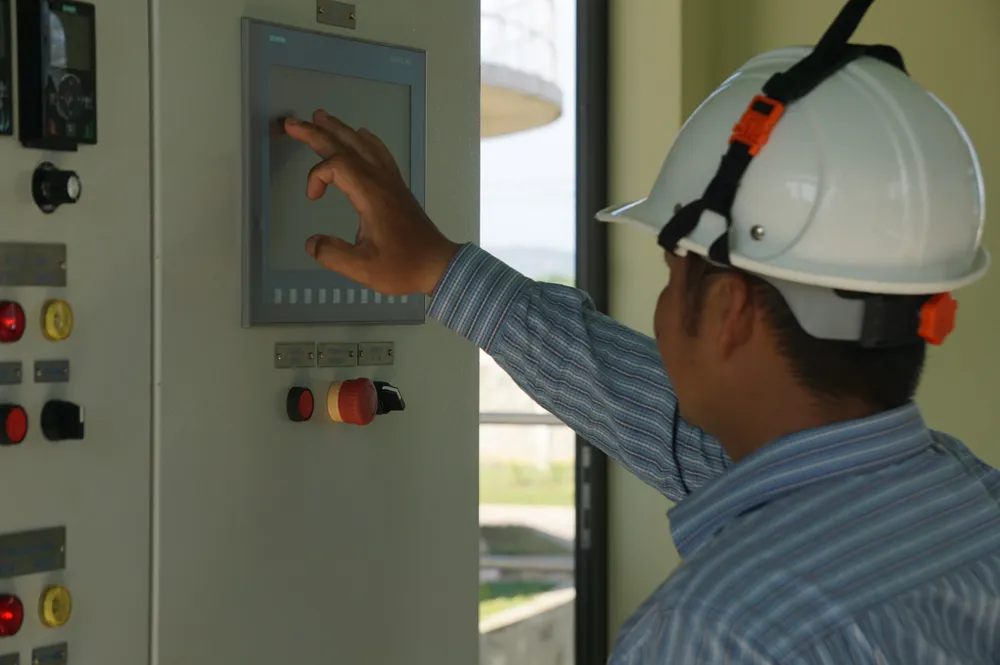 Hệ thống tự động vận hành thu gom, xử lý nước thải tại Nhà máy xử lý nước thải Nhơn Bình. Ảnh: THU DỊU 2.jpg