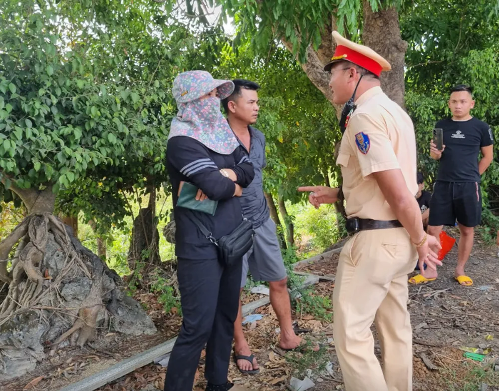 Nữ tài xế không chấp hành quy định kiểm tra tải trọng