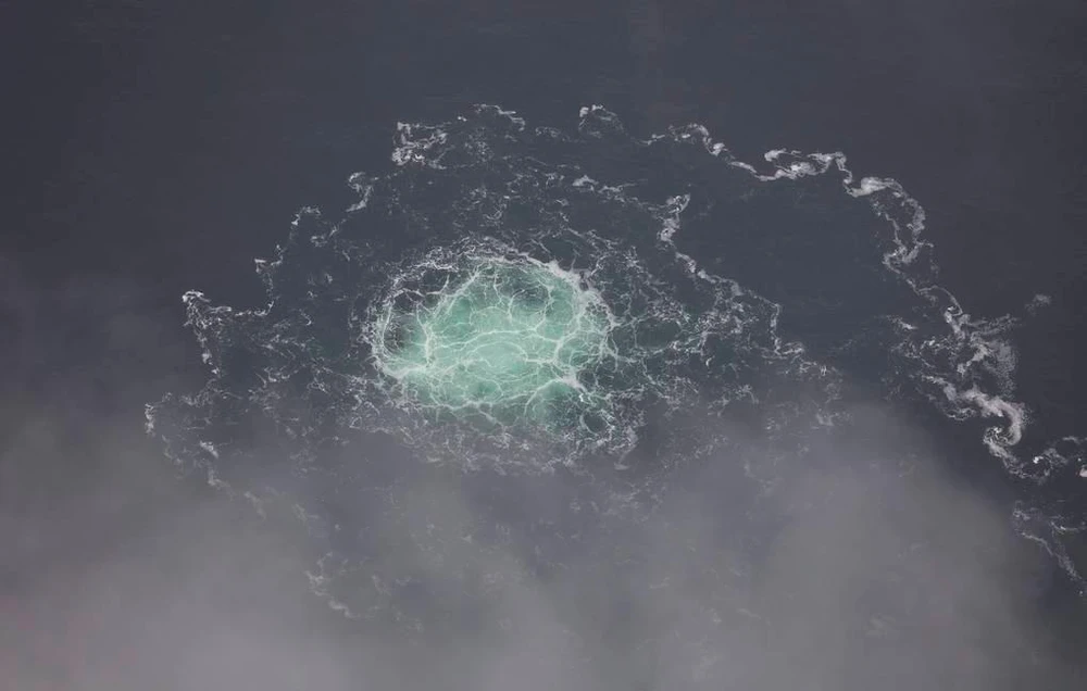 Rò rỉ tại đường ống Nord Stream 2 trên biển Baltic. Ảnh: AP