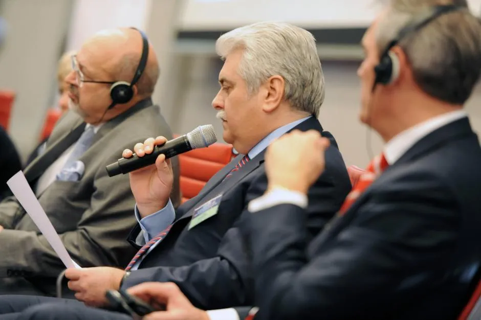 Phó Thư ký Hội đồng An ninh Nga - ông Oleg Khramov (giữa) tại Vienna (Áo) ngày 15-2-2017. Ảnh: TỔ CHỨC AN NINH VÀ HỢP TÁC CHÂU ÂU (OSCE) Phó Thư ký Hội đồng An ninh Nga - ông Oleg Khramov (giữa) tại Vienna (Áo) ngày 15-2-2017. Ảnh: TỔ CHỨC AN NINH VÀ HỢP TÁC CHÂU ÂU (OSCE)