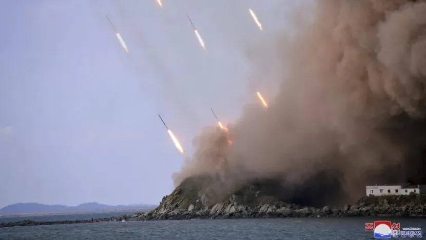 Triều Tiên tập trận quân sự tại một địa điểm không được tiết lộ ở Triều Tiên vào ngày 6-10 năm 2022. Ảnh: KCNA Triều Tiên tập trận quân sự tại một địa điểm không được tiết lộ ở Triều Tiên vào ngày 6-10 năm 2022. Ảnh: KCNA