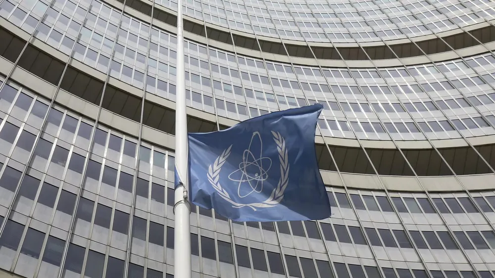 Cờ của Cơ quan Năng lượng Nguyên tử Quốc tế (IAEA). Ảnh: AP Cờ của Cơ quan Năng lượng Nguyên tử Quốc tế (IAEA). Ảnh: AP