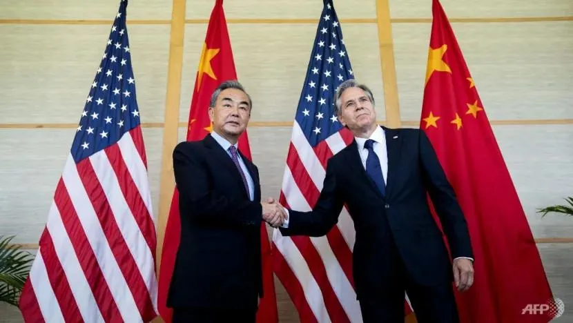 Ngoại trưởng Trung Quốc Vương Nghị (trái) và Ngoại trưởng Mỹ Antony Blinken. Ảnh: AFP