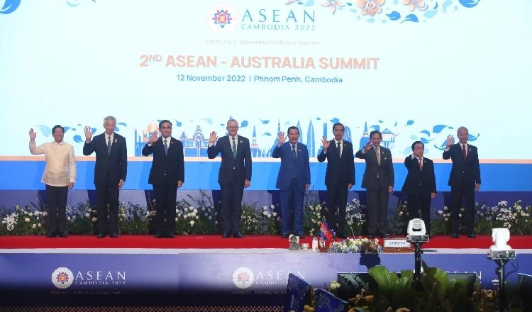 Thủ tướng Úc Anthony Albanese (giữa) tại Hội nghị Cấp cao ASEAN-Úc lần thứ 2 ngày 12-11. Ảnh: KHMERTIMES
