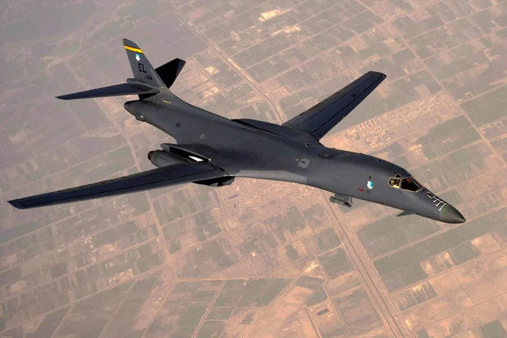 Máy bay ném bom tầm xa B-1B Lancer của Không quân Mỹ. Ảnh: MILITARY.COM Máy bay ném bom tầm xa B-1B Lancer của Không quân Mỹ. Ảnh: MILITARY.COM