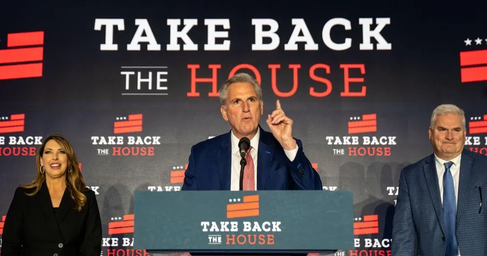 Ông Kevin McCarthy (giữa) được dự đoán sẽ trở thành Chủ tịch Hạ viện mới khi đảng Cộng hòa giành chiến thắng tại Hạ viện trong cuộc bầu cử giữa kỳ. Ảnh: LOS ANGELES TIMES. Ông Kevin McCarthy (giữa) được dự đoán sẽ trở thành Chủ tịch Hạ viện mới khi đảng Cộng hòa giành chiến thắng tại Hạ viện trong cuộc bầu cử giữa kỳ. Ảnh: LOS ANGELES TIMES.