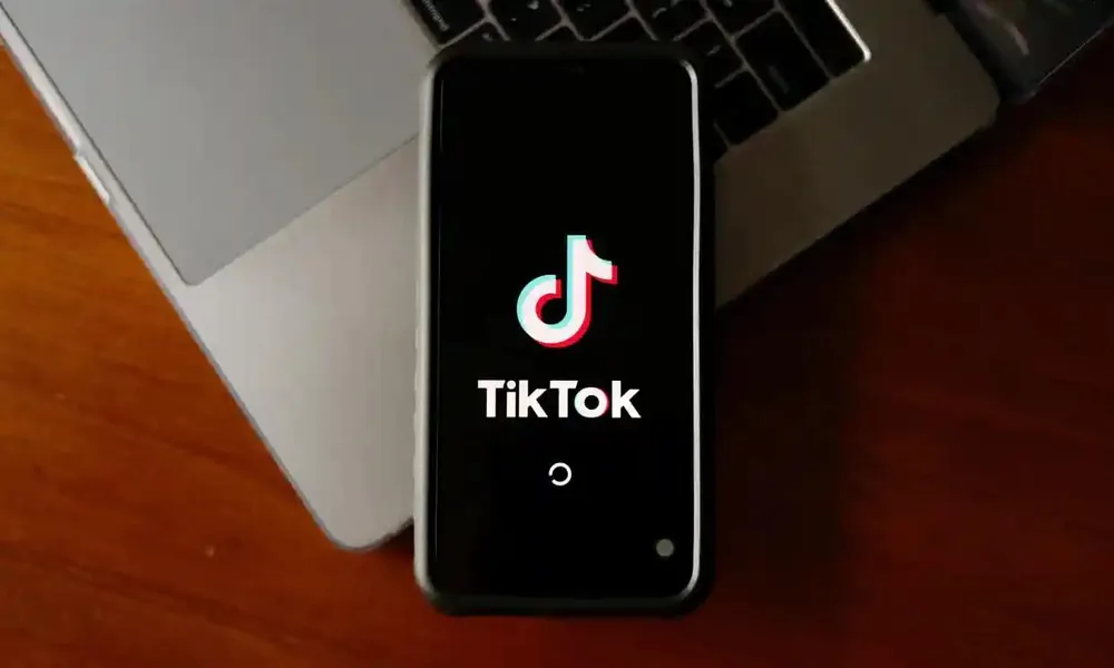Logo của nền tảng video âm nhạc và mạng xã hội Trung Quốc TikTok. Ảnh: THE GUARDIAN