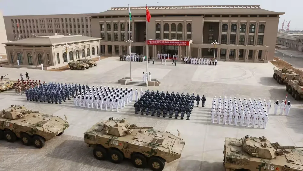 Quân đội Giải phóng Nhân dân Trung Quốc (PLA) tham dự lễ khai trương căn cứ quân sự mới của Trung Quốc tại Djibouti vào ngày 1-8-2017. Ảnh: AFP Quân đội Giải phóng Nhân dân Trung Quốc (PLA) tham dự lễ khai trương căn cứ quân sự mới của Trung Quốc tại Djibouti vào ngày 1-8-2017. Ảnh: AFP