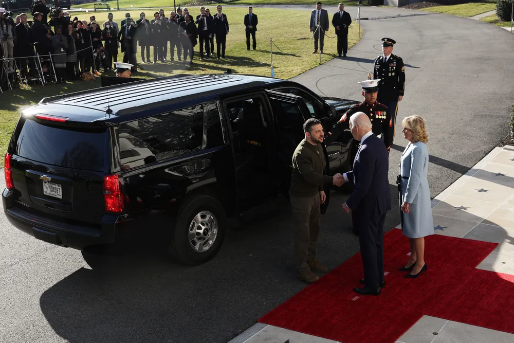 Tổng thống Mỹ Joe Biden và đệ nhất phu nhân Jill Biden chào đón ông Zelensky tại Nhà Trắng. Ảnh: AP