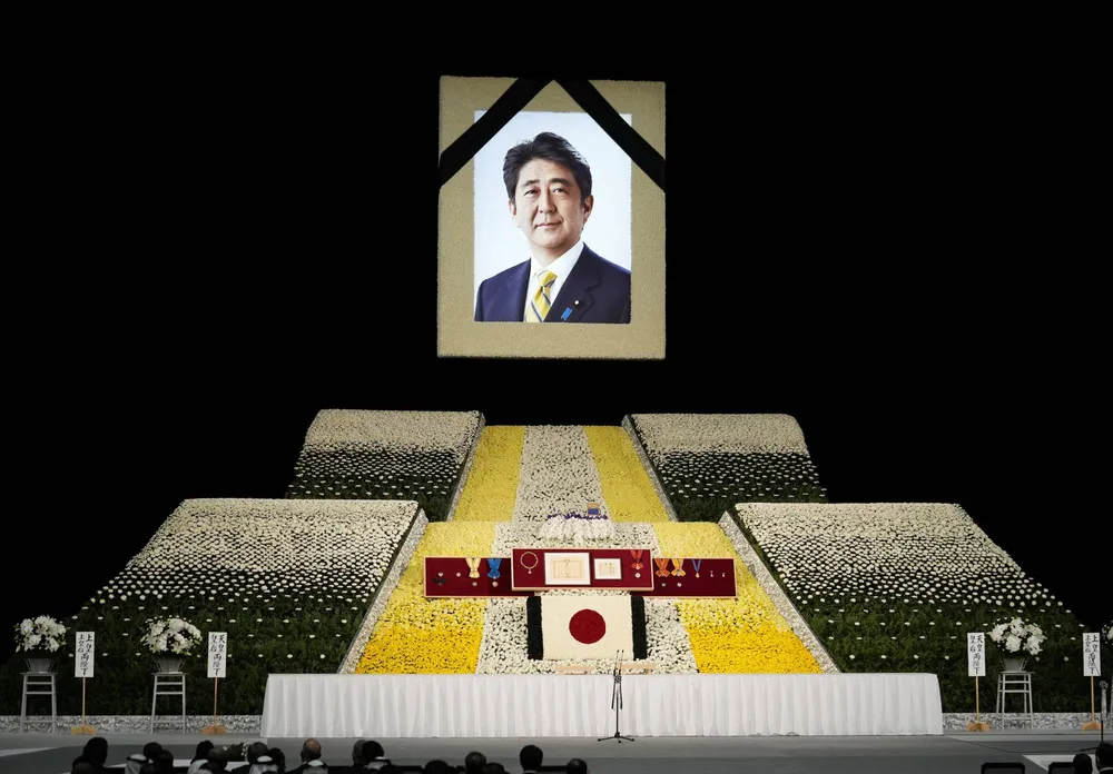 Lễ tang của cựu Thủ tướng Nhật Shinzo Abe tại võ đạo quán Nippon Budokan, Tokyo, Nhật Bản. Ông Abe bị ám sát vào ngày 8-7 khi đang có bài phát biểu tại một nhà ga ở tỉnh Nara. Ảnh: KYODO