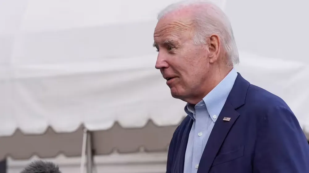 Tổng thống Mỹ Joe Biden trả lời báo chí tại Nhà Trắng ở thủ đô Washington D.C ngày 2-1. Ảnh: REUTERS