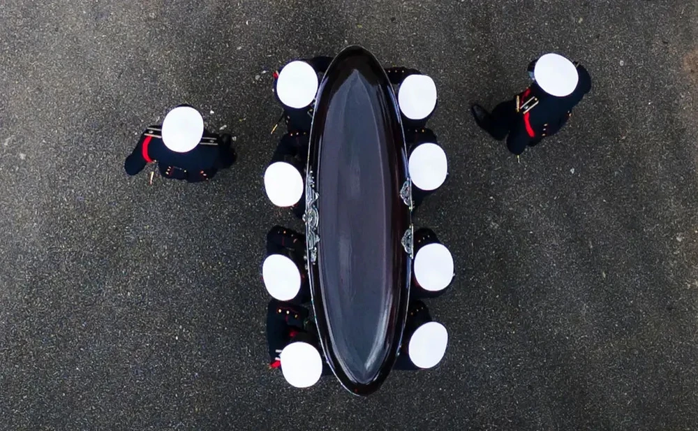 Linh cữu của cố huyền thoại bóng đá Pelé được đưa ra nghĩa trang. Ảnh: SHUTTERSTOCK