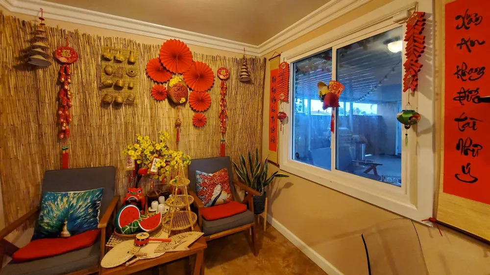Gia đình anh Bình Lê trang trí đón Tết Quý Mão 2023. Ảnh: NVCC
