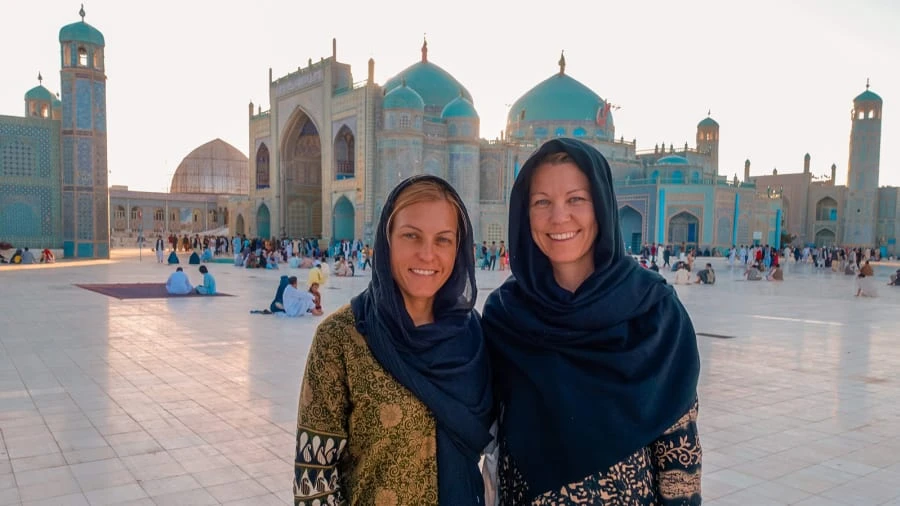 Cô Sebova và cô Davey đến Afghanistan. Ảnh: RACHEL DAVEY