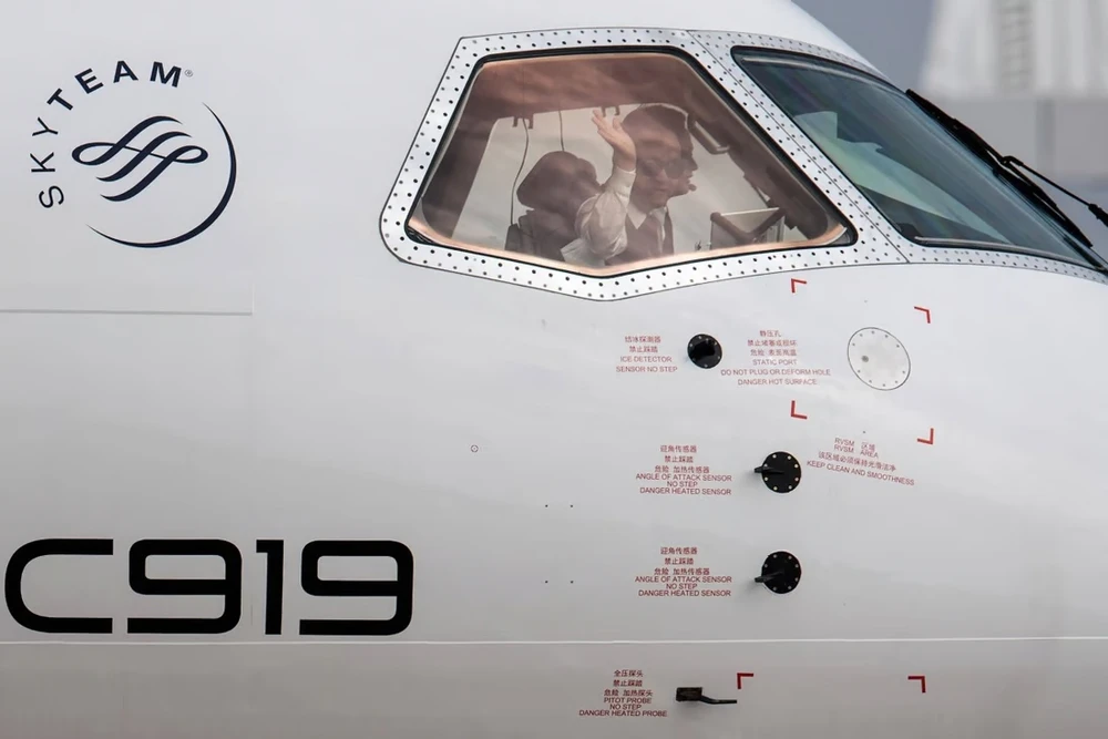 Phần đầu máy bay C919. Ảnh: AFP