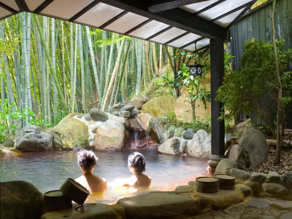Suối nước nóng trong khu nghỉ dưỡng suối nước nóng ở Kurokawa Onsen. Ảnh: INSIDER Suối nước nóng trong khu nghỉ dưỡng suối nước nóng ở Kurokawa Onsen. Ảnh: INSIDER