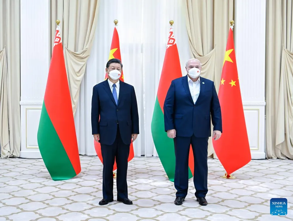 Chủ tịch Trung Quốc Tập Cận Bình (trái) và Tổng thống Belarus Alexander Lukashenko tại Hội nghị thượng đỉnh của Tổ chức Hợp tác Thượng Hải (SCO) ở TP Samarkand (Uzbekistan) ngày 15-9-2022. Ảnh: TÂN HOA XÃ Chủ tịch Trung Quốc Tập Cận Bình (trái) và Tổng thống Belarus Alexander Lukashenko tại Hội nghị thượng đỉnh của Tổ chức Hợp tác Thượng Hải (SCO) ở TP Samarkand (Uzbekistan) ngày 15-9-2022. Ảnh: TÂN HOA XÃ