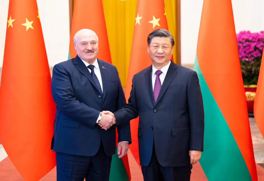 Chủ tịch TQ Tập Cận Bình (phải) đón Tổng thống Belarus Alexander Lukashenko tại Đại lễ đường Nhân dân ở thủ đô Bắc Kinh (TQ) ngày 1-3. Ảnh: TÂN HOA XÃ Chủ tịch TQ Tập Cận Bình (phải) đón Tổng thống Belarus Alexander Lukashenko tại Đại lễ đường Nhân dân ở thủ đô Bắc Kinh (TQ) ngày 1-3. Ảnh: TÂN HOA XÃ
