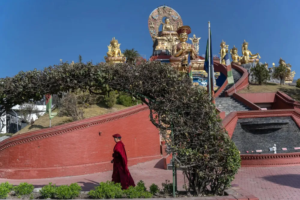 Ngoài việc luyện tập Kung Fu, các nữ tu sĩ còn đạp xe và đi bộ trong nhiều tháng để tuyên truyền bảo vệ môi trường. Ảnh: THE NEW YORK TIMES