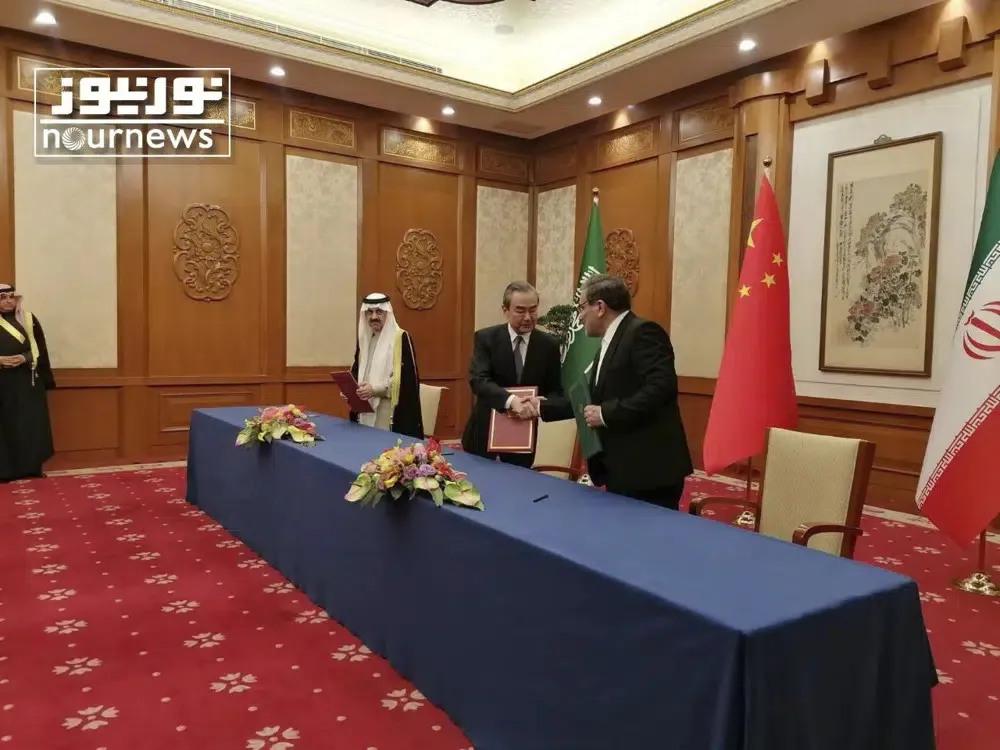 (Từ trái sang phải) Cố vấn an ninh quốc gia Saudi Arabia - ông Musaed bin Mohammed Al-Aiban, Chủ nhiệm Văn phòng Ủy ban Công tác đối ngoại Trung ương đảng Cộng sản TQ Vương Nghị và Thư ký Hội đồng An ninh Tối cao của Iran - ông Ali Shamkhani, tại Bắc Kinh (TQ) ngày 10-3. Ảnh: NOURNEWS