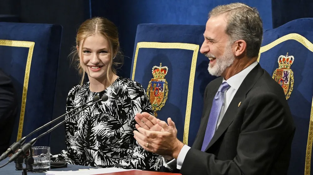 Công chúa Leonor và Vua Felipe VI. Ảnh: GETTY IMAGES