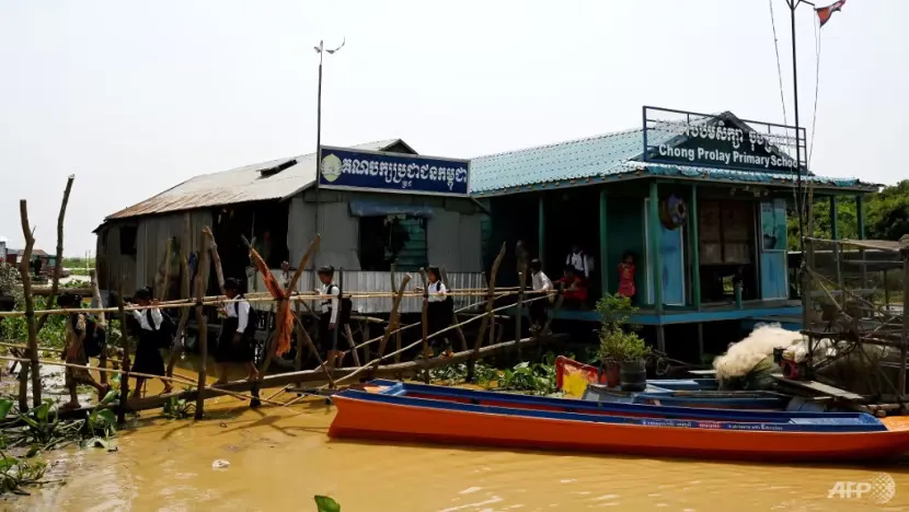 Trường học ở làng Chong Prolay trên Biển Hồ, tỉnh Siem Reap, Campuchia. ẢNh: AFP Trường học ở làng Chong Prolay trên Biển Hồ, tỉnh Siem Reap, Campuchia. ẢNh: AFP