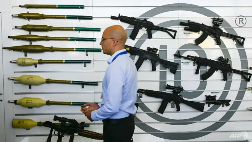 Một số loại súng do nhà sản xuất vũ khí Arsenal của Bulgaria chế tạo. Ảnh: AFP Một số loại súng do nhà sản xuất vũ khí Arsenal của Bulgaria chế tạo. Ảnh: AFP