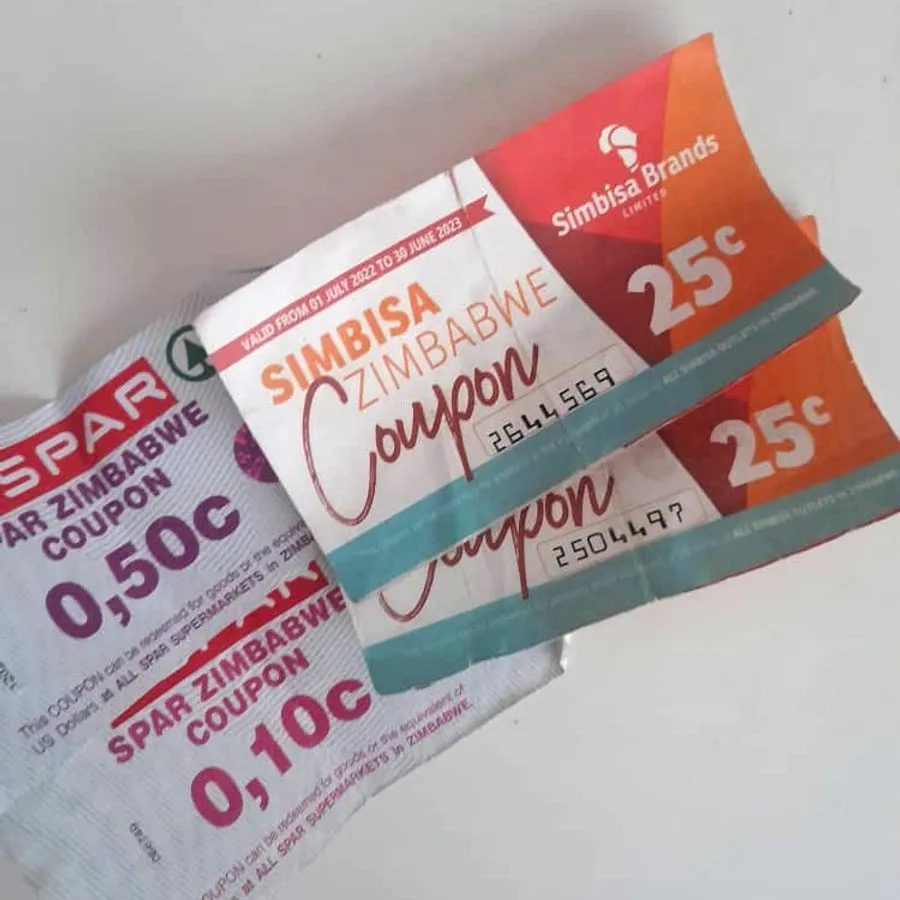 Các phiếu mua hàng dần trở thành "tiền thối" phổ biến ở Zimbabwe. Ảnh: WALL STREET JOURNAL Các phiếu mua hàng dần trở thành "tiền thối" phổ biến ở Zimbabwe. Ảnh: WALL STREET JOURNAL