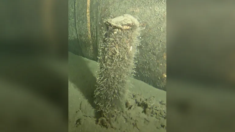 Một vật thể không xác định được tìm thấy gần đường ống Nord Stream 2 trên biển Baltic. Ảnh: BỘ QUỐC PHÒNG ĐAN MẠCH