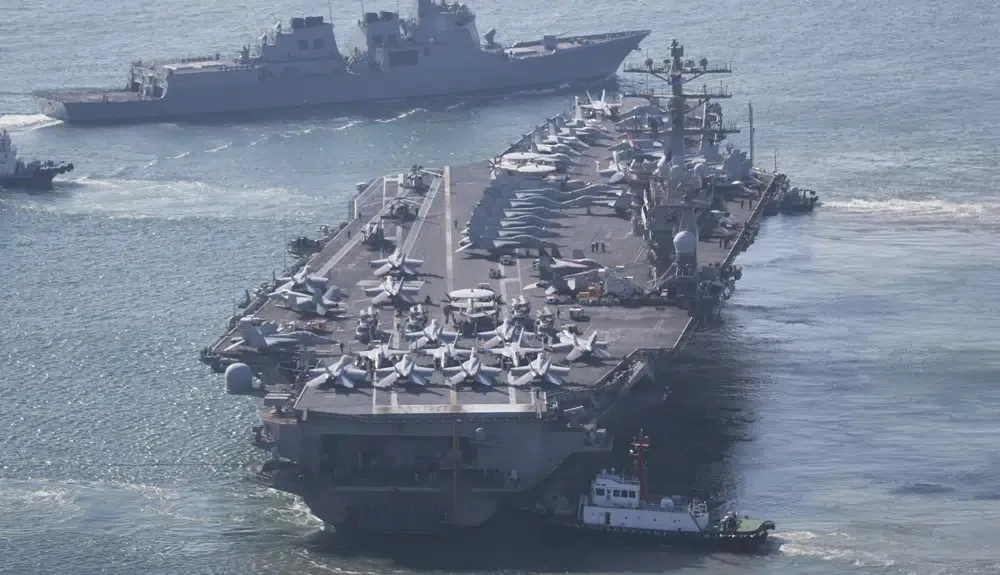 Tàu sân bay chạy bằng năng lượng hạt nhân USS Nimitz của Hải quân Mỹ rời căn cứ hải quân ở TP cảng Busan (Hàn Quốc) ngày 2-4. Ảnh: YONHAP