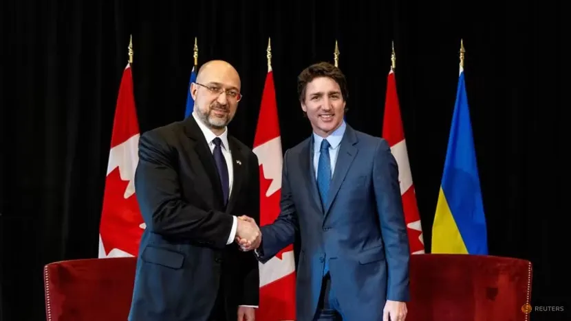 Thủ tướng Ukraine Denys Shmyhal (trái) và Thủ tướng Canada Justin Trudeau tại TP Toronto, bang Ontario (Canada) ngày 11-4. Ảnh: REUTERS