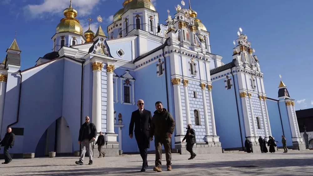 Tổng thống Joe Biden có chuyến thăm bất ngờ tới Ukraine vào ngày 20-2 trước thềm một năm xung đột Nga-Ukraine bùng nổ. Ảnh: AFP