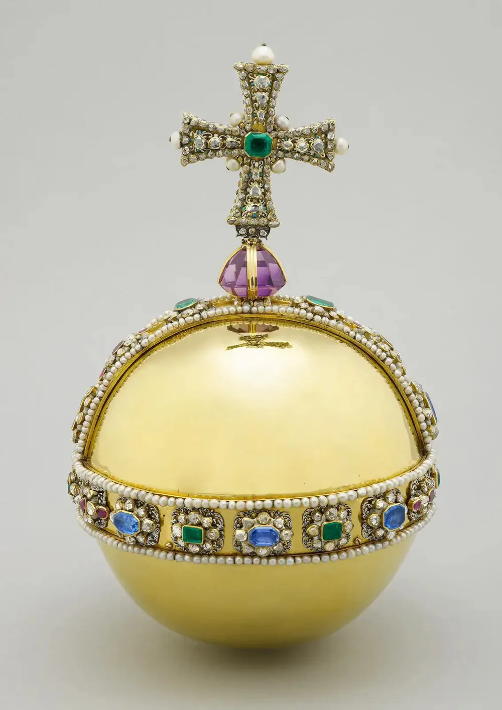 Quả cầu quân vương. Ảnh: ROYAL COLLECTION TRUST