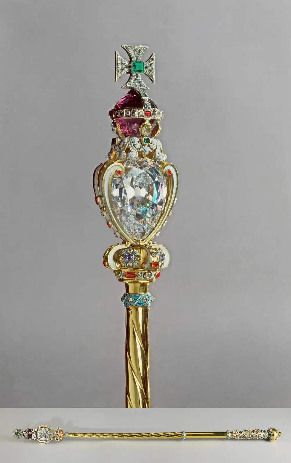 Quyền trượng quân vương gắn thập tự. Ảnh: ROYAL COLLECTION TRUST