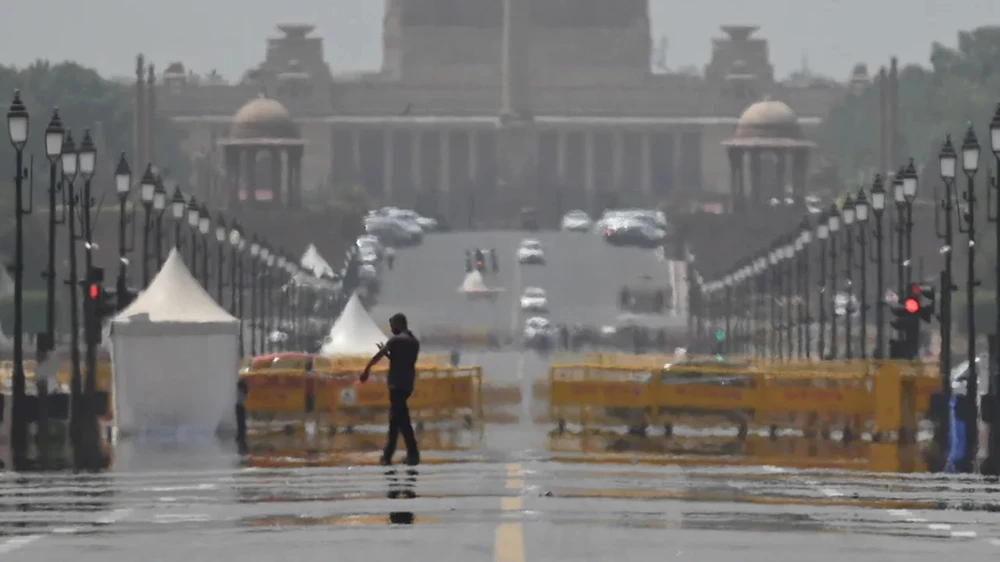 Ảo ảnh hình thành do nhiệt độ cao tại New Delhi (Ấn Độ) vào tháng 4. Ảnh: GETTY IMAGES
