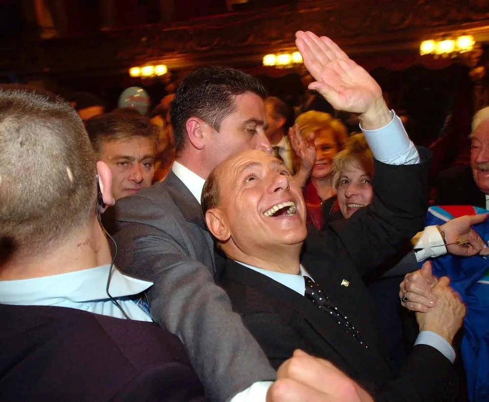 Ông Berlusconi trong một sự kiện vào năm 2001. Ảnh: AP